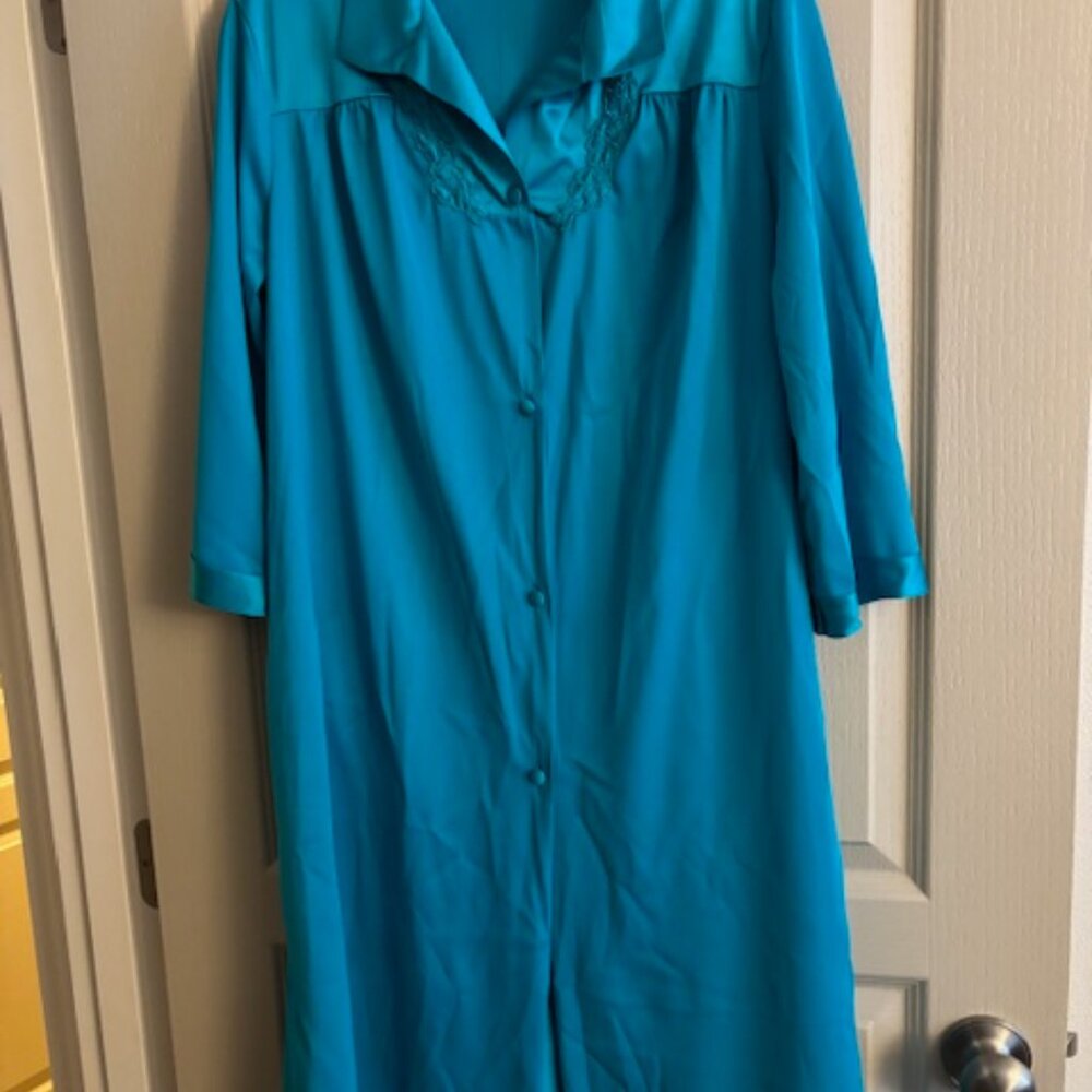 Vanity Fair M Nylon Robe Opaque Button Front Collar 3/4" Sleeve Satin Trim 40"